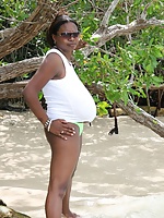 Miosotis at the beach